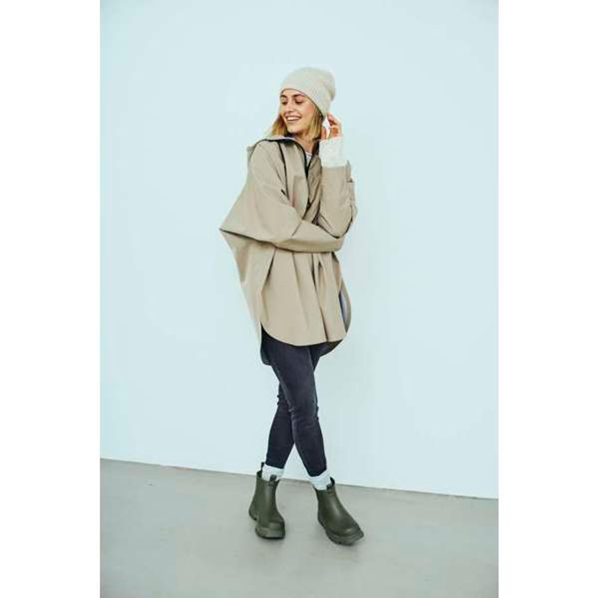 FQMOW-PONCHO silver mink